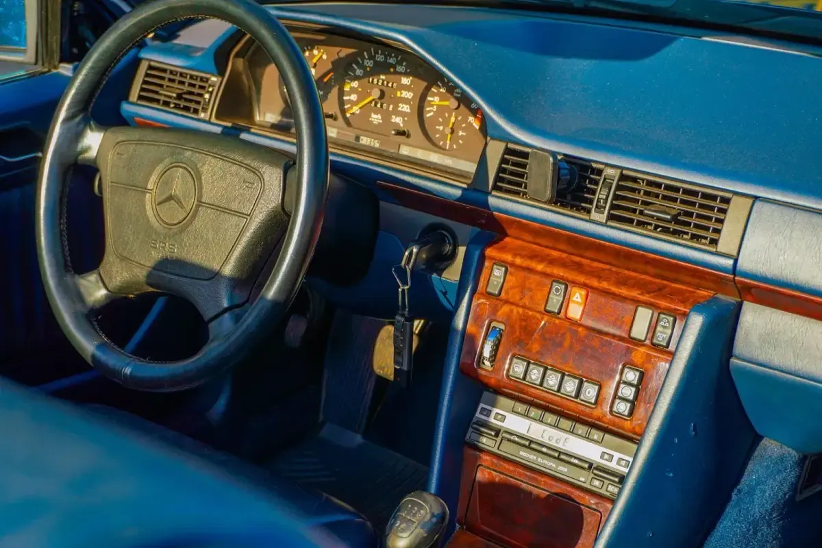 Gebraucht Mercedes E200 136 PS (100 kW) 1995 Blau Cabrio
