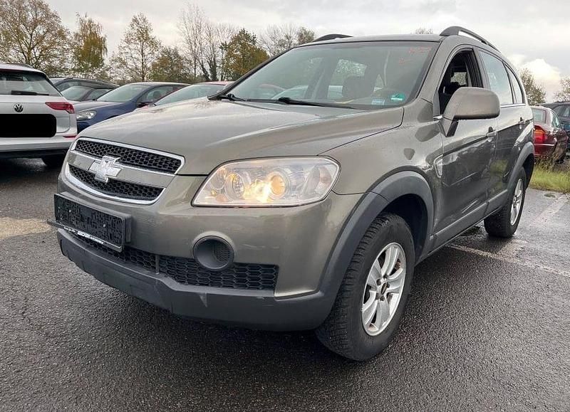 Grau Gebraucht 2009 Chevrolet Captiva LS SUV | 2.990 € (Superpreis) - Bild 1/4