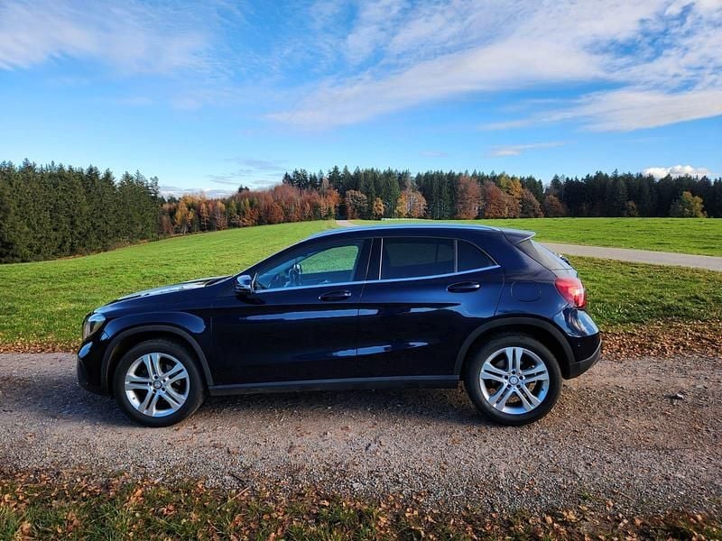 Gebraucht Mercedes GLA220 177 PS (130 kW) 2018 Blau SUV