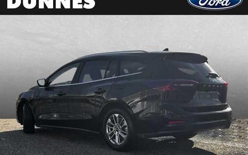 Neu Ford Focus Titanium 125 PS (91 kW) 2025 Schwarz Limousine