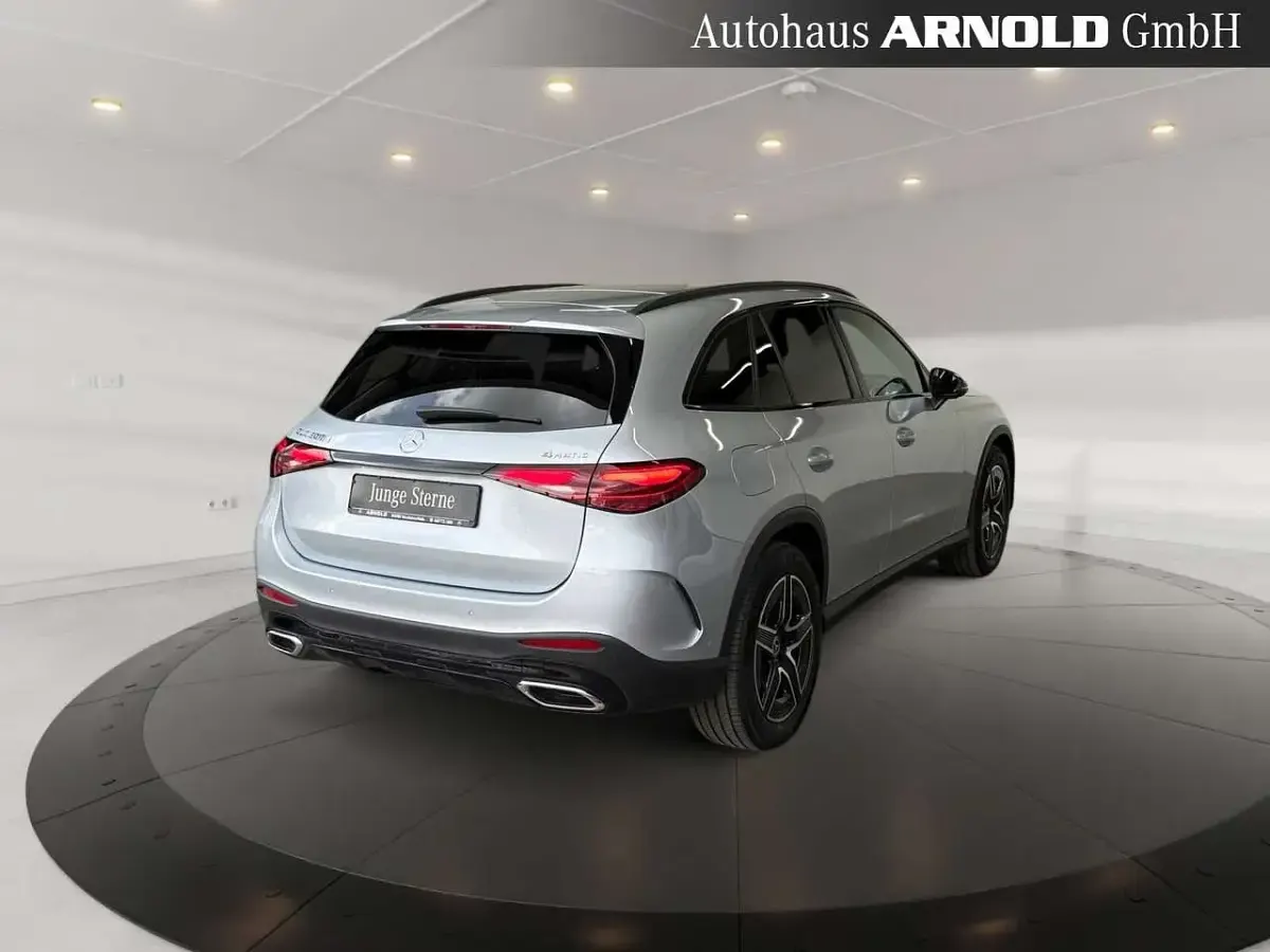 Gebraucht Mercedes GLC300 AMG line 269 PS (197 kW) 2025 Silber SUV