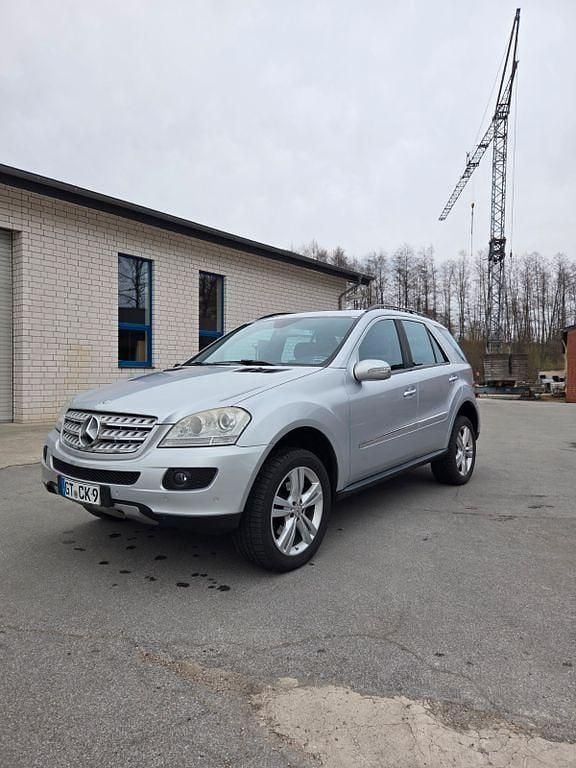 Gebraucht Mercedes ML320 224 PS (164 kW) 2007 Silber SUV