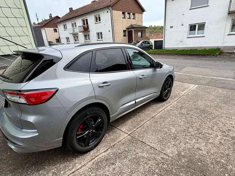 Gebraucht Ford Kuga ST-Line 152 PS (111 kW) 2024 Silber SUV