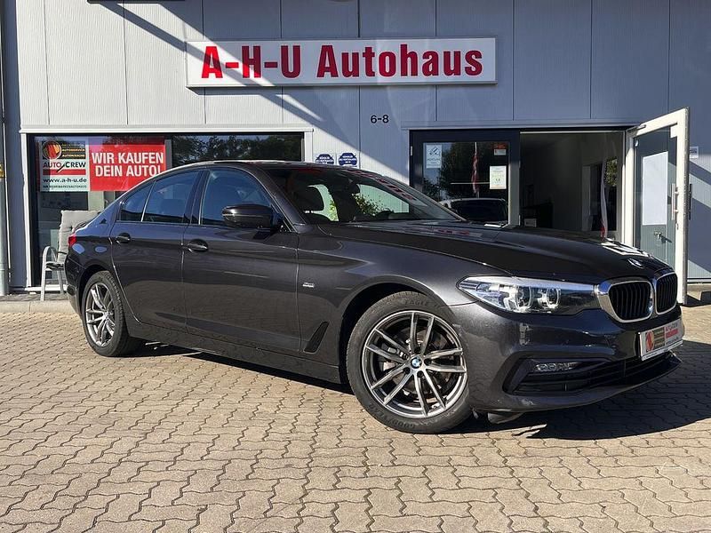 Grau Gebraucht 2017 BMW 520 Sport Line Limousine | 22.450 € (Fairer Preis) - Bild 1/4