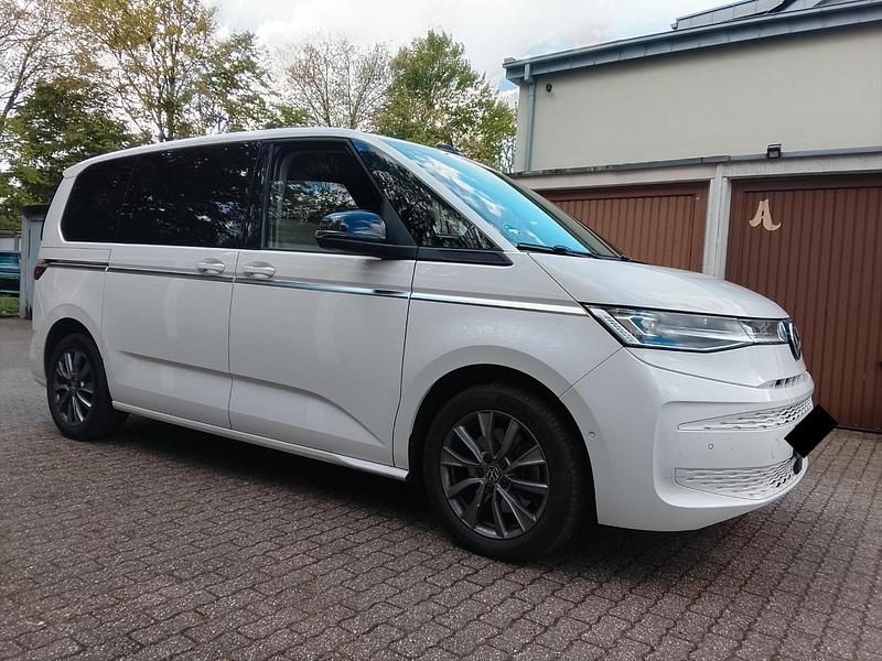 Second-hand VW Multivan 204 CP (150 kW) 2022 Alb Monovolum