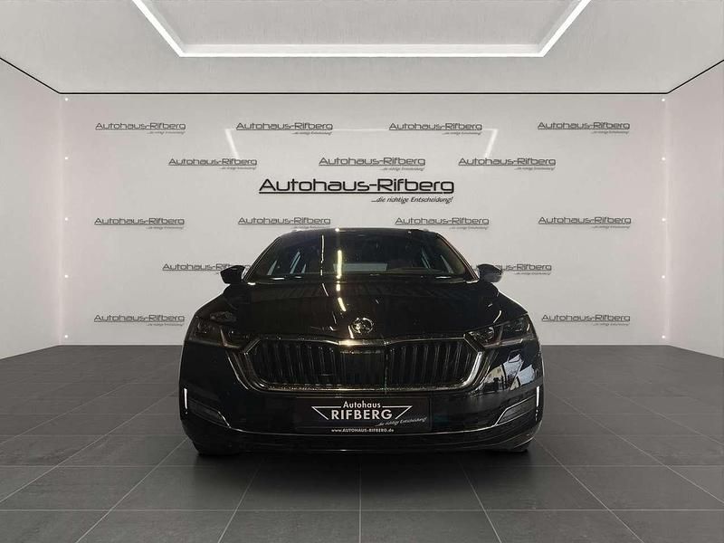Gebraucht Skoda Octavia Style 204 PS (150 kW) 2023 Schwarzmagic perleffekt Kombi