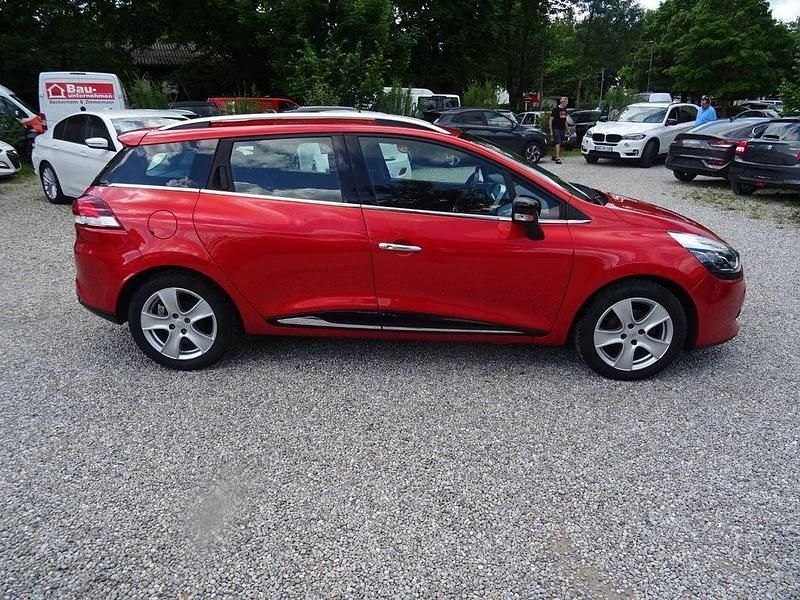 Rot Gebraucht 2014 Renault Clio IV Dynamique Limousine | 8.990 € (Etwas zu teuer) - Bild 1/4
