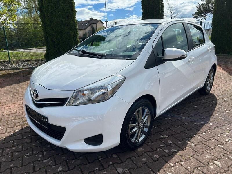 Weiß Gebraucht 2014 Toyota Yaris Edition Kleinwagen | 6.999 € (Guter Preis) - Bild 1/4