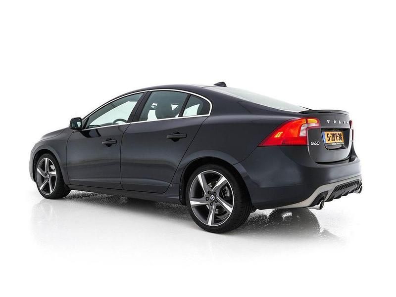 Gebraucht Volvo S60 R-Design Summum 150 PS (110 kW) 2015 Schwarz Limousine