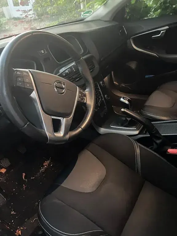 Gebraucht Volvo V40 152 PS (111 kW) 2017 Rot Limousine