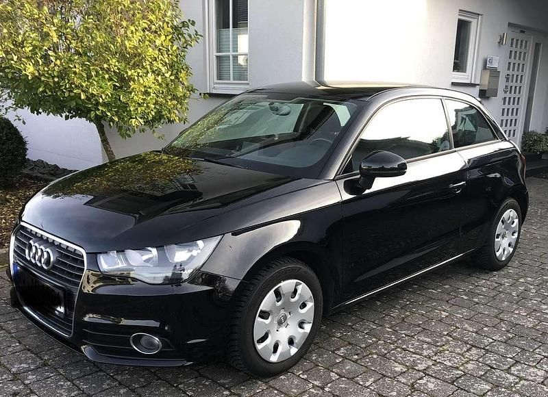 Gebraucht 2014 Audi A1 Attraction Limousine | 9.990 € (Etwas zu teuer) - Bild 1/4