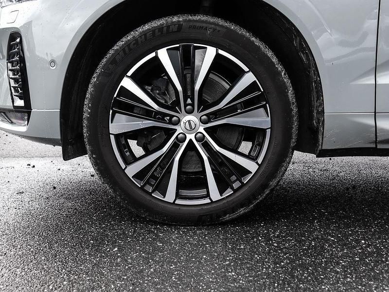 Gebraucht Volvo XC60 Plus 197 PS (144 kW) 2023 Grau SUV