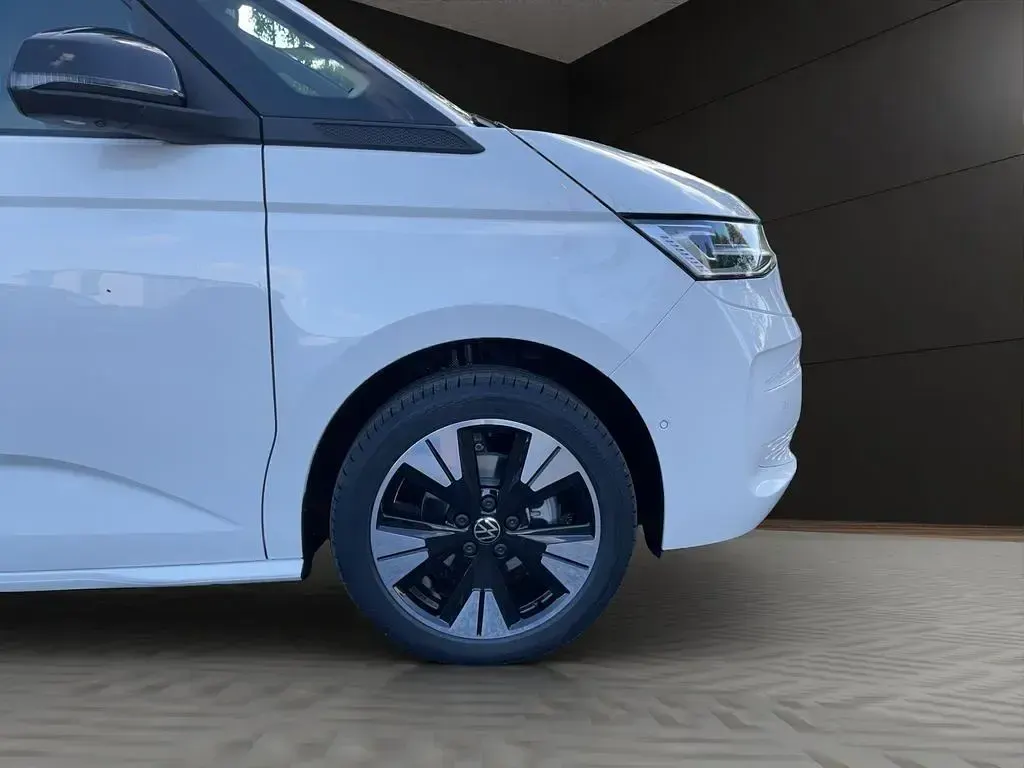 Gebraucht VW Multivan Life 150 PS (110 kW) 2025 Weiß Van / Kleinbus