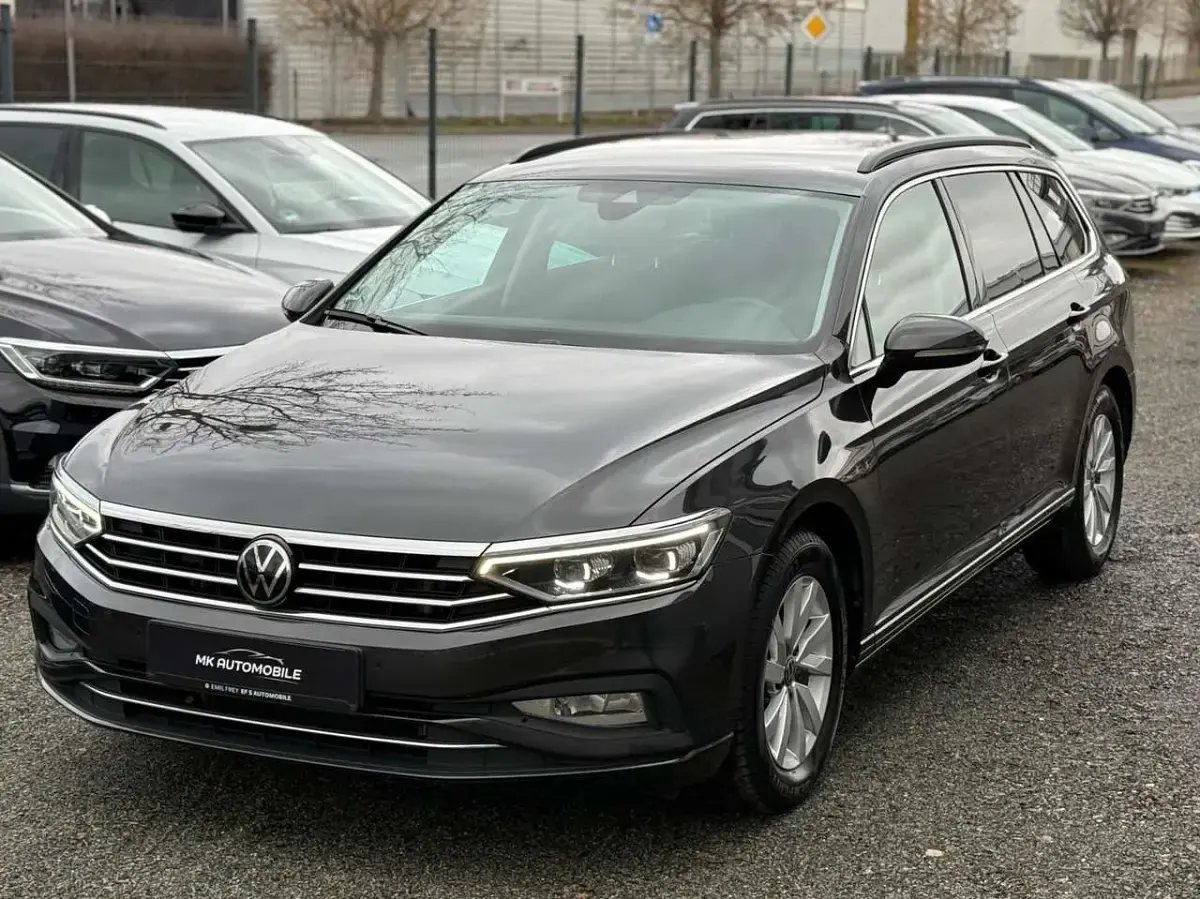 Gebraucht VW Passat 150 PS (110 kW) 2022 Grau Kombi