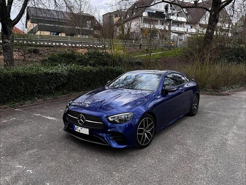 Second-hand Mercedes E220 AMG line 194 CP (142 kW) 2020 Albastru Coupe