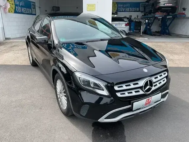 Gebraucht Mercedes GLA200 136 PS (100 kW) 2017 Schwarz SUV