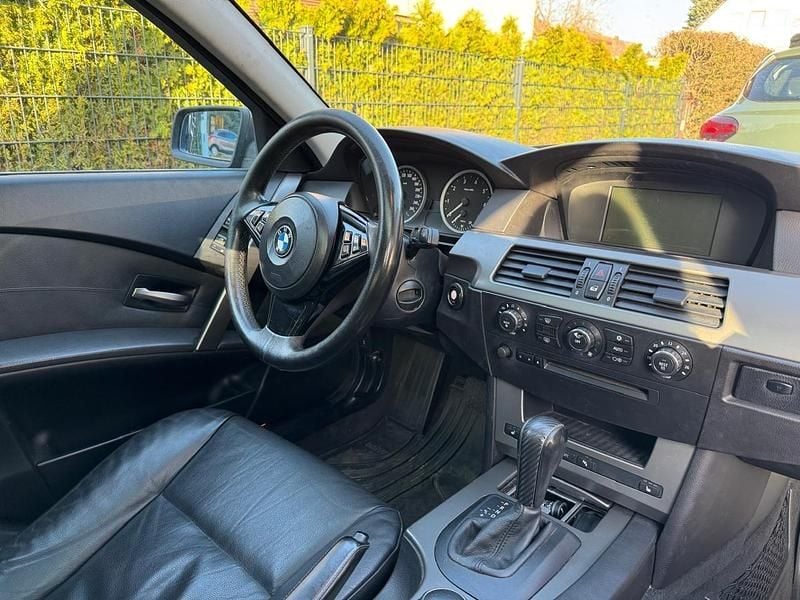 Gebraucht BMW 523 177 PS (130 kW) 2006 Grau Limousine