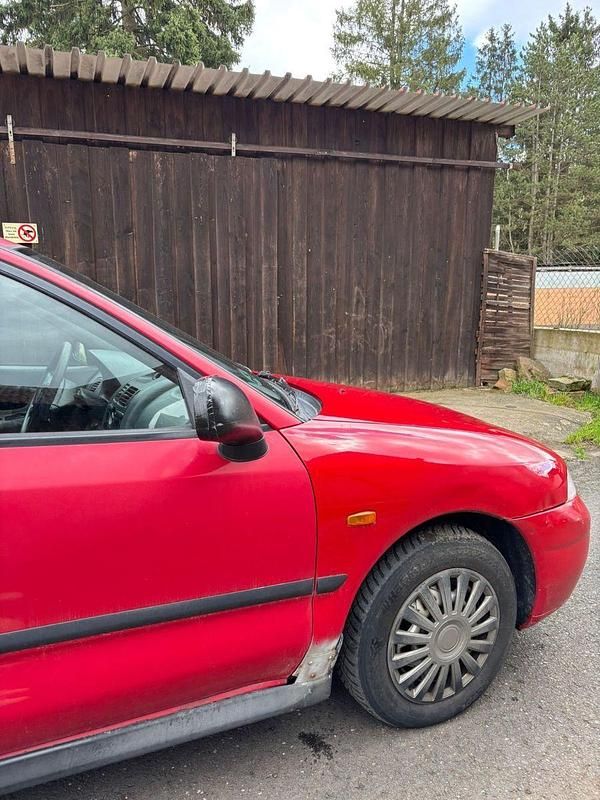 Gebraucht Mitsubishi Carisma 90 PS (66 kW) 1997 Rot Limousine