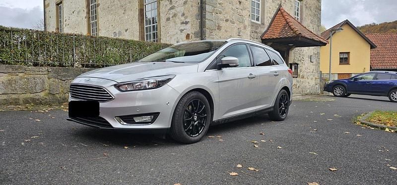 Silber Gebraucht 2018 Ford Focus Titanium Kombi | 10.499 € (Guter Preis) - Bild 1/4