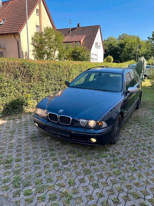 Blau Gebraucht 2002 BMW 530 Kombi | 2.500 € (Superpreis) - Bild 1/4