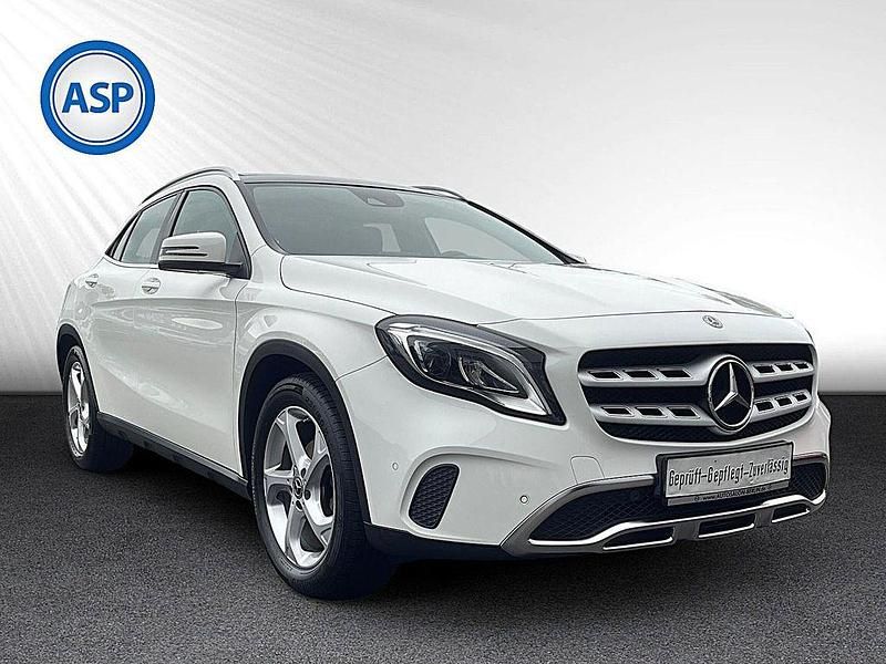 Gebraucht Mercedes GLA180 Urban 122 PS (89 kW) 2020 Weiß SUV