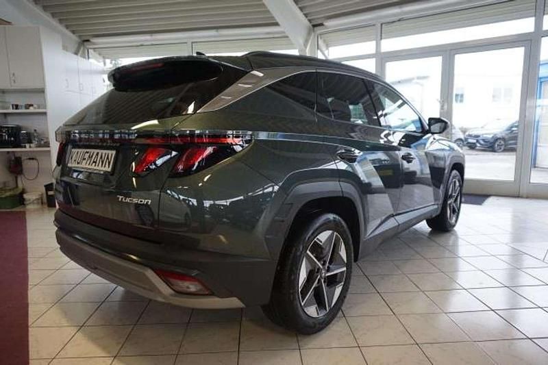 Neu Hyundai Tucson 150 PS (110 kW) 2025 Grün SUV