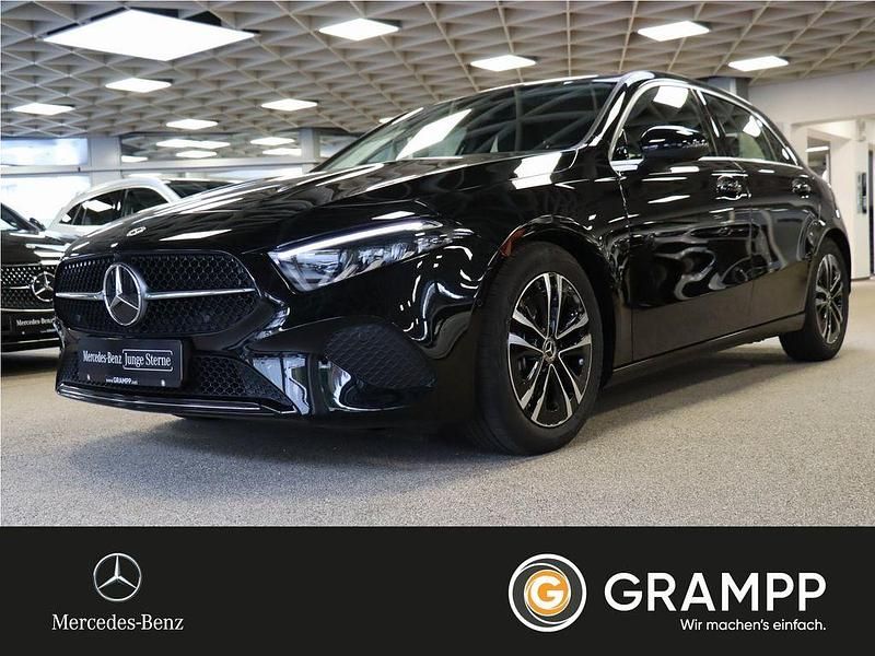 Schwarz Gebraucht 2024 Mercedes A180 Advanced Limousine | 28.500 € (Fairer Preis) - Bild 1/4