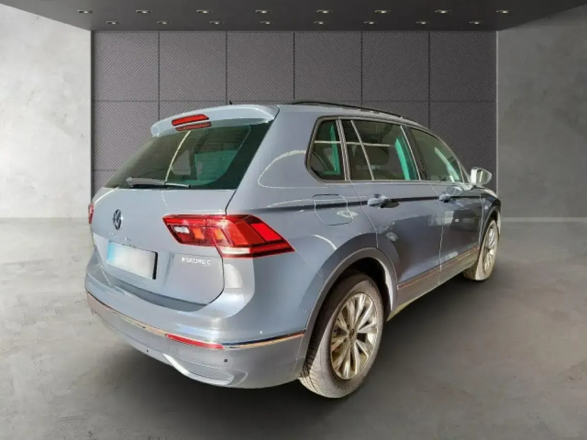 Gebraucht VW Tiguan Life 150 PS (110 kW) 2023 Delfingrau metallic SUV