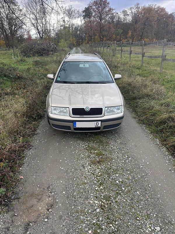 Gebraucht Skoda Octavia Ambiente 102 PS (75 kW) 2004 Gold Kombi