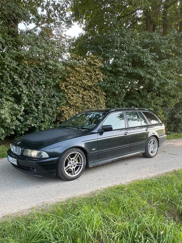 Schwarz Gebraucht 2000 BMW 530 Kombi | 3.200 € (Superpreis) - Bild 1/4