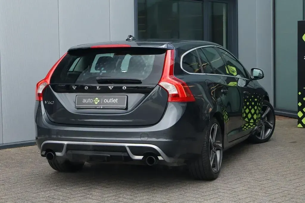Gebraucht Volvo V60 R-Design 239 PS (175 kW) 2013 Grau Kombi