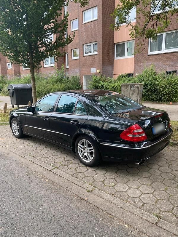 Gebraucht Mercedes E320 Avantgarde 224 PS (164 kW) 2006 Schwarz Limousine