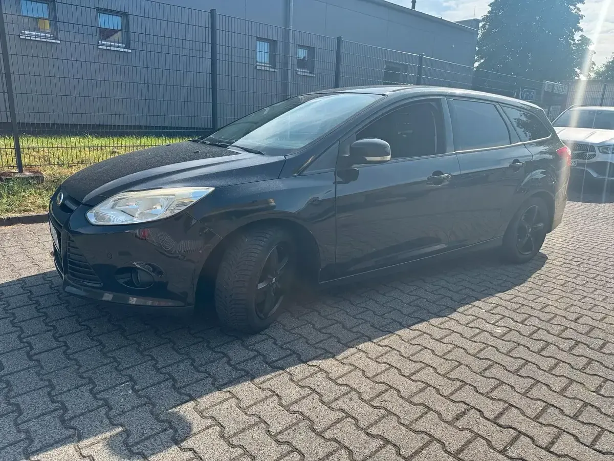 Gebraucht Ford Focus 115 PS (84 kW) 2011 Schwarz Kombi