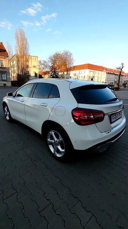 Gebraucht Mercedes GLA180 122 PS (89 kW) 2017 Weiß SUV