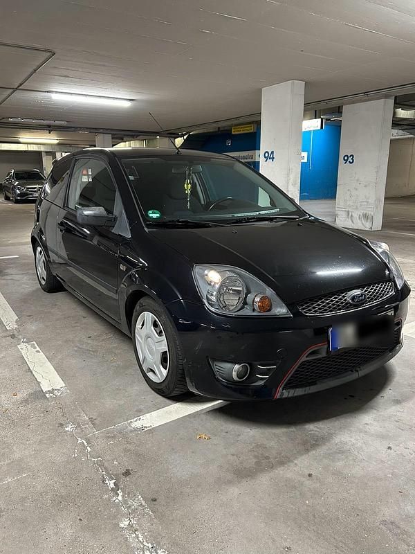 Schwarz Gebraucht 2005 Ford Fiesta Kleinwagen | 2.200 € (Etwas zu teuer) - Bild 1/4