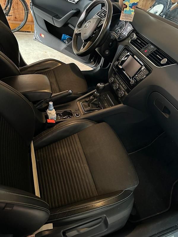 Gebraucht Skoda Octavia RS 220 PS (161 kW) 2014 Schwarz Kleinwagen