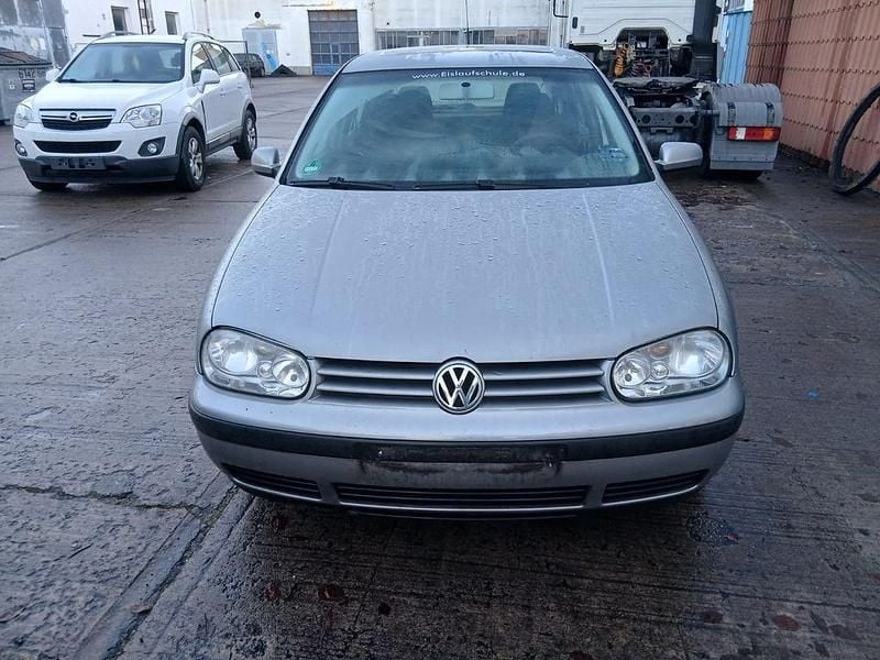 Grau Gebraucht 2002 VW Golf Limousine | 2.998 € (Guter Preis) - Bild 1/4