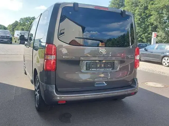Gebraucht Toyota Proace Verso Comfort 144 PS (105 kW) 2022 Basaltgrau Kombi