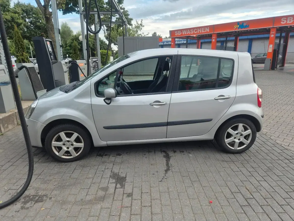 Gebraucht Renault Clio 85 PS (62 kW) 2009 Silber Kleinwagen