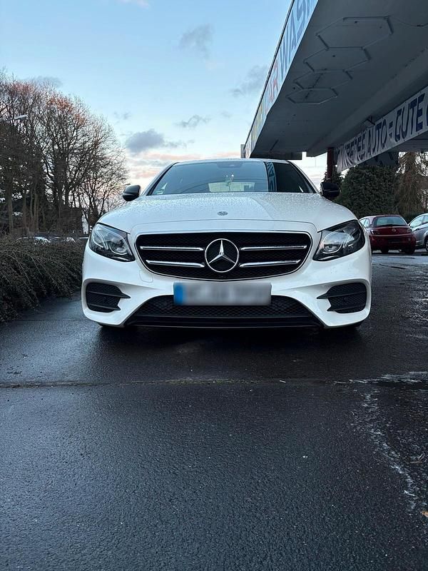Gebraucht Mercedes E300 245 PS (180 kW) 2019 Weiß Limousine