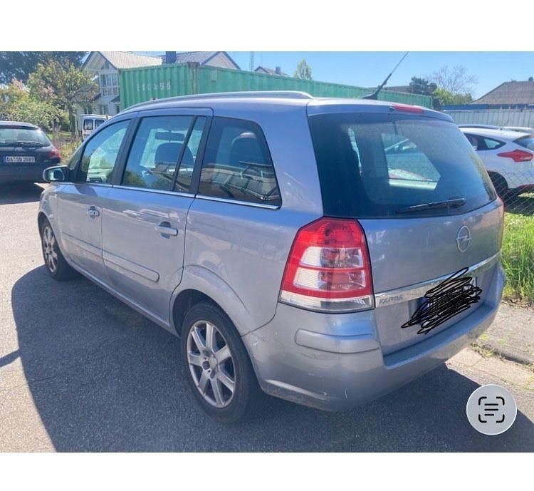 Second-hand Opel Zafira Edition 140 CP (102 kW) 2009 Gri Monovolum