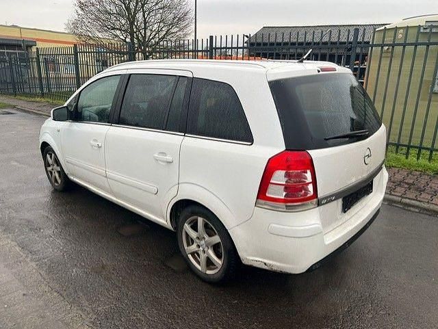 Gebraucht Opel Zafira Family 125 PS (91 kW) 2012 Weiß Van / Kleinbus