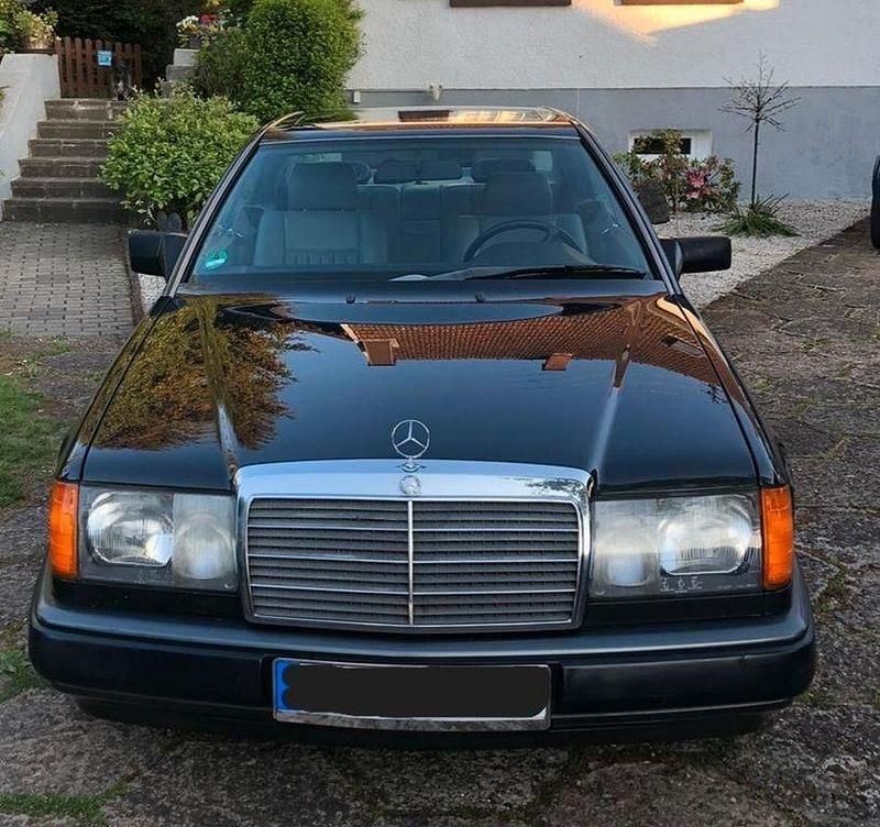 Schwarz Gebraucht 1989 Mercedes 230 Coupé | 7.500 € - Bild 1/4