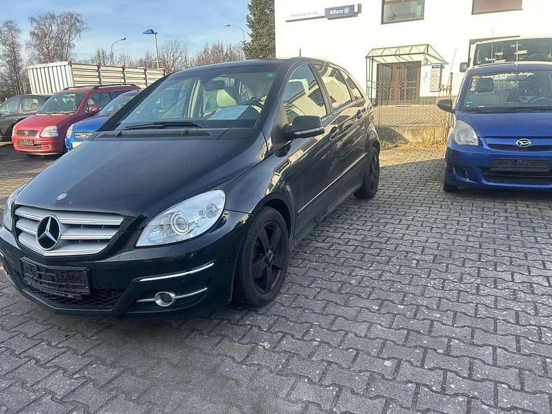 Gebraucht Mercedes B180 116 PS (85 kW) 2009 Kosmosschwarz  metalliclack Van / Kleinbus
