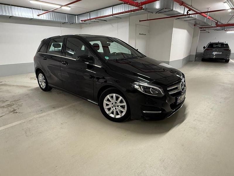 Gebraucht Mercedes B180 Style 109 PS (80 kW) 2017 Schwarz Van / Kleinbus