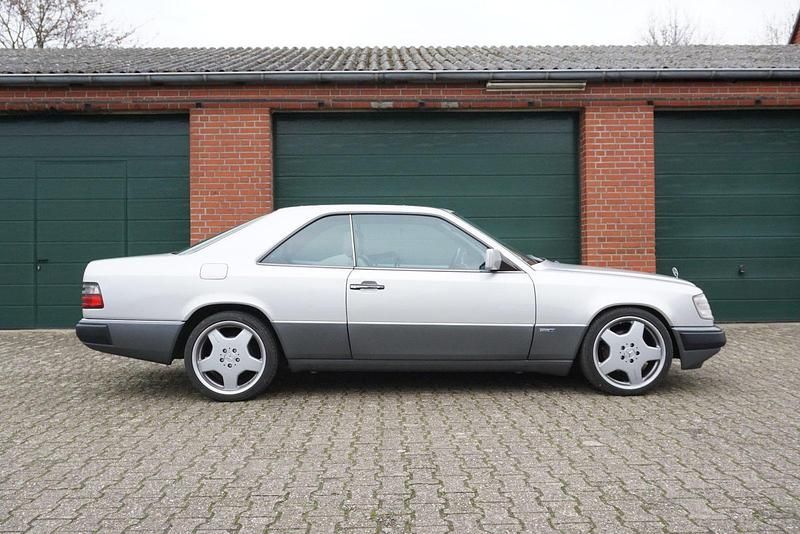 Second-hand Mercedes E300 220 CP (161 kW) 1990 Argintiu Coupe