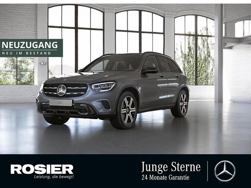 Grau / selenitgrau Gebraucht 2021 Mercedes GLC300 SUV | 39.785 € (Fairer Preis) - Bild 1/4