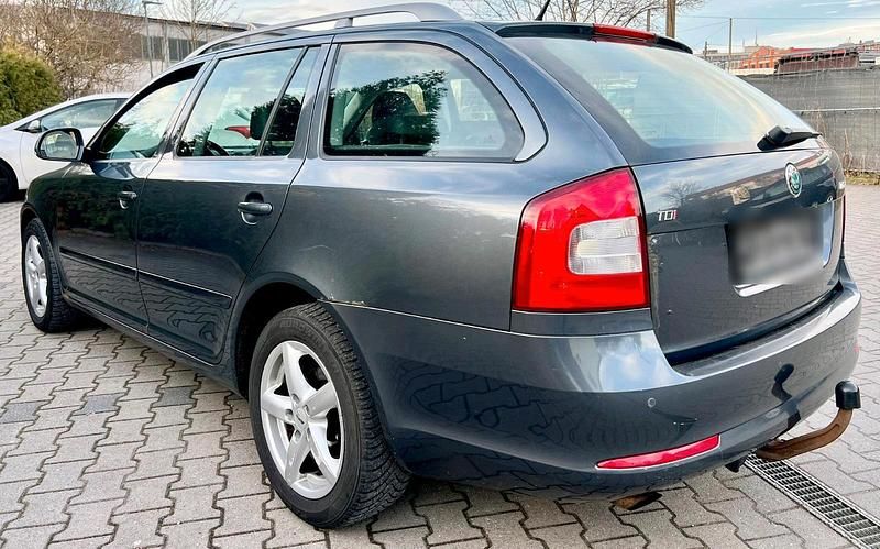 Gebraucht Skoda Octavia 140 PS (102 kW) 2012 Grau Kombi