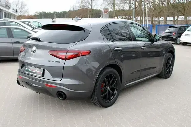 Gebraucht Alfa Romeo Stelvio Veloce 209 PS (153 kW) 2021 Grau SUV