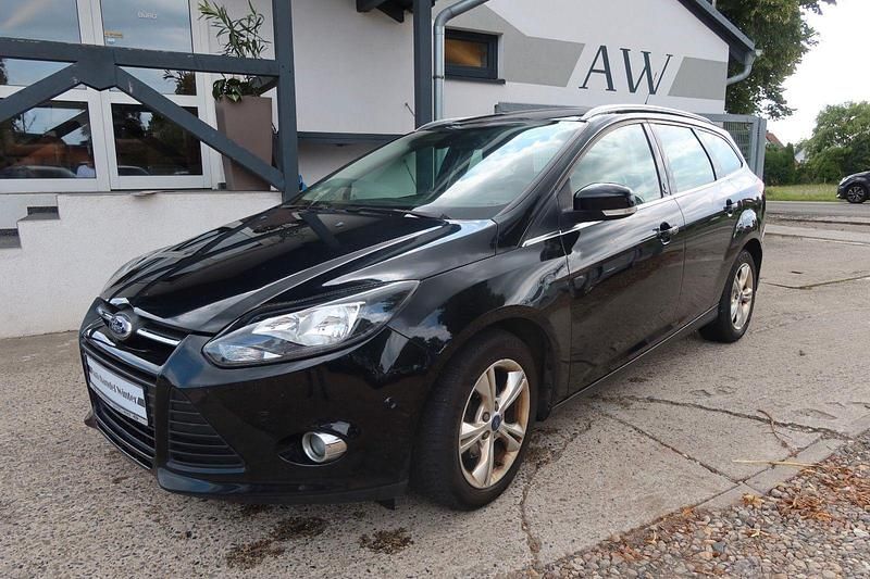 Schwarz Gebraucht 2012 Ford Focus Champions Edition Kombi | 3.100 € (Guter Preis) - Bild 1/4